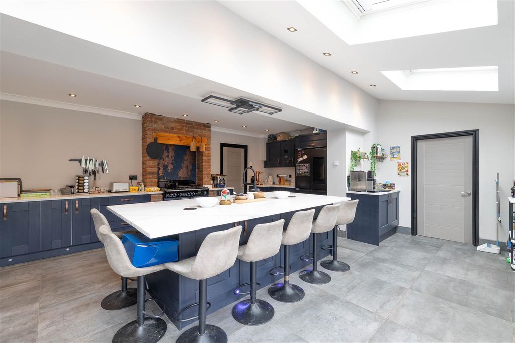 Property photo 3 of 20 Kitchen Dining Room