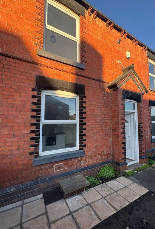 Property photo 1 of 11 2 Main St, Wombwell, Barnsley S73 8Jq