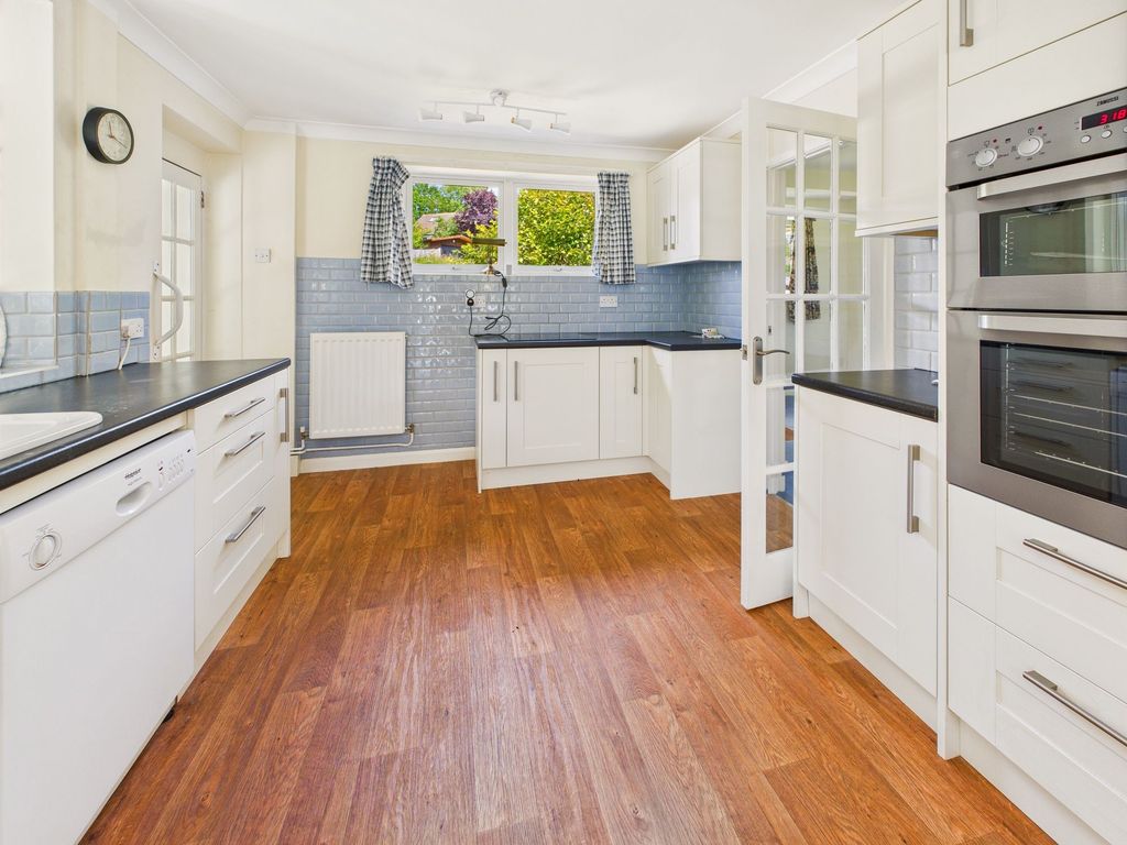 Property photo 3 of 26 Kitchen