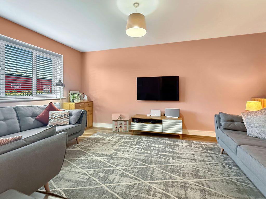 Property photo 2 of 27