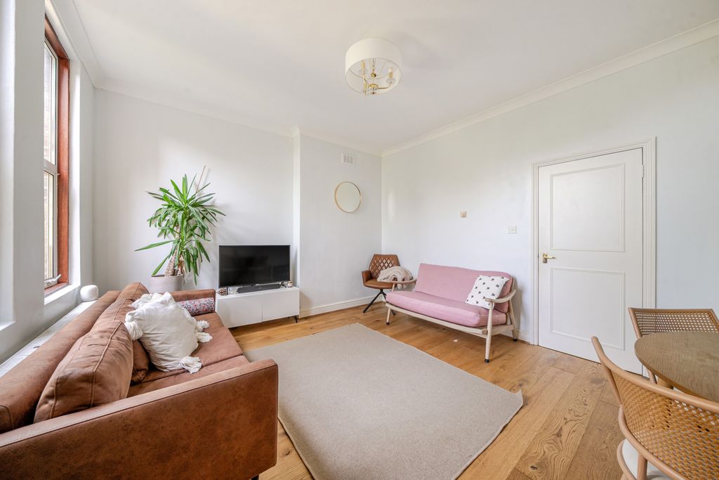 Property photo 2 of 13 1492788-11-6A5505...