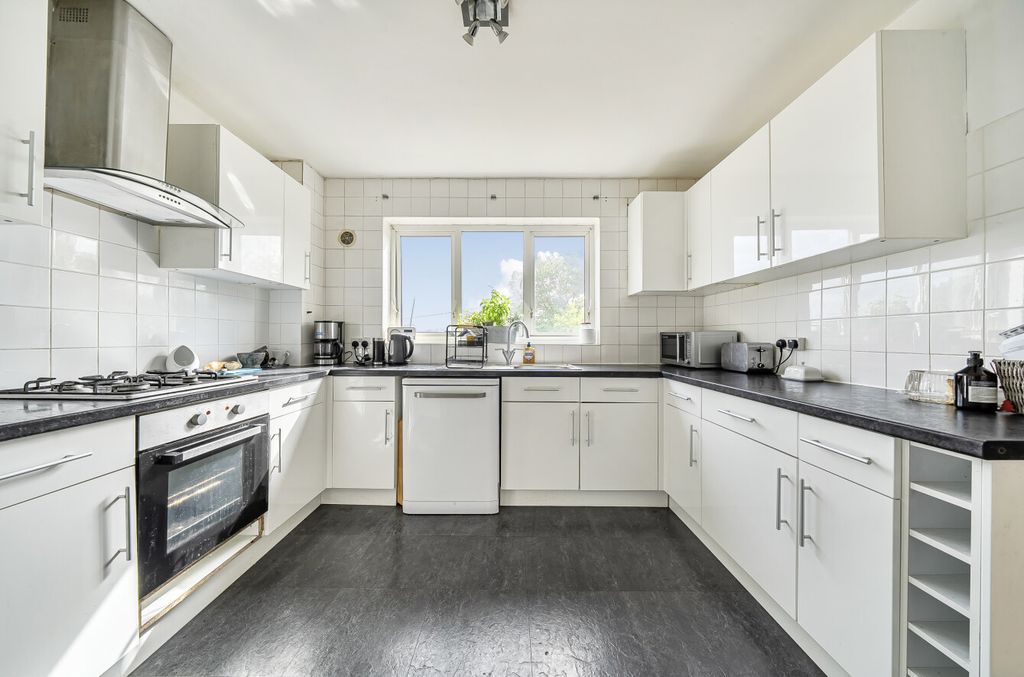 Property photo 2 of 21 1442535-21-69E0A5...