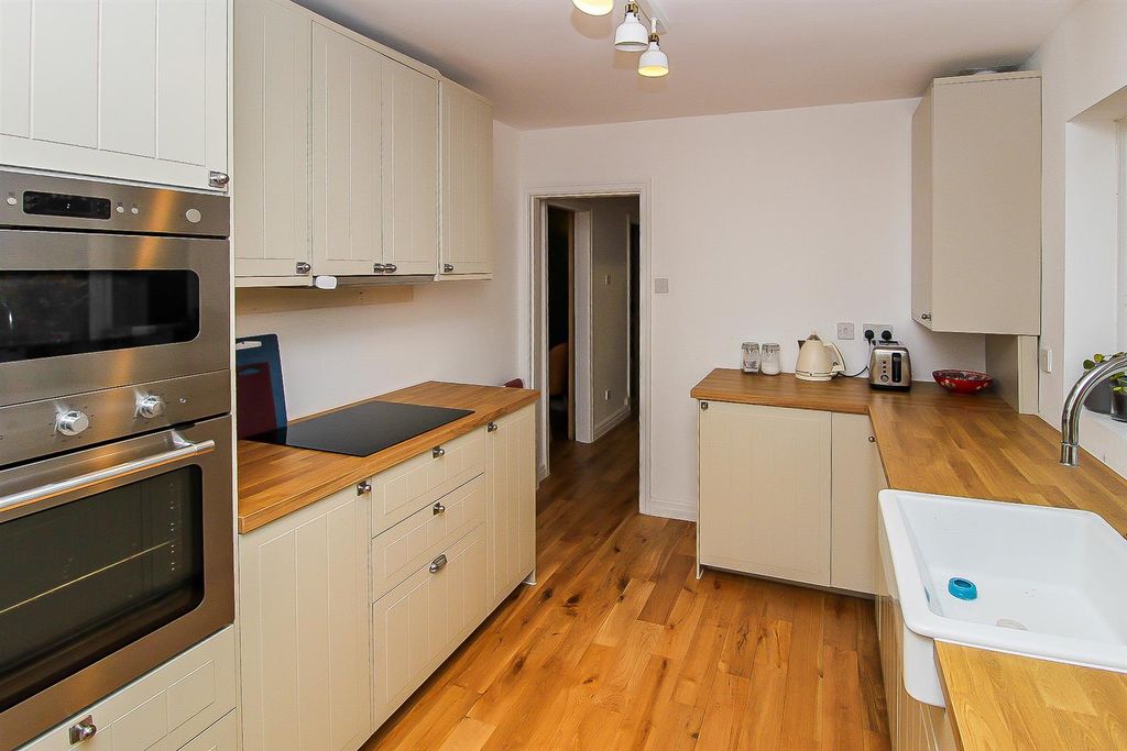 Property photo 3 of 13 Kitchen