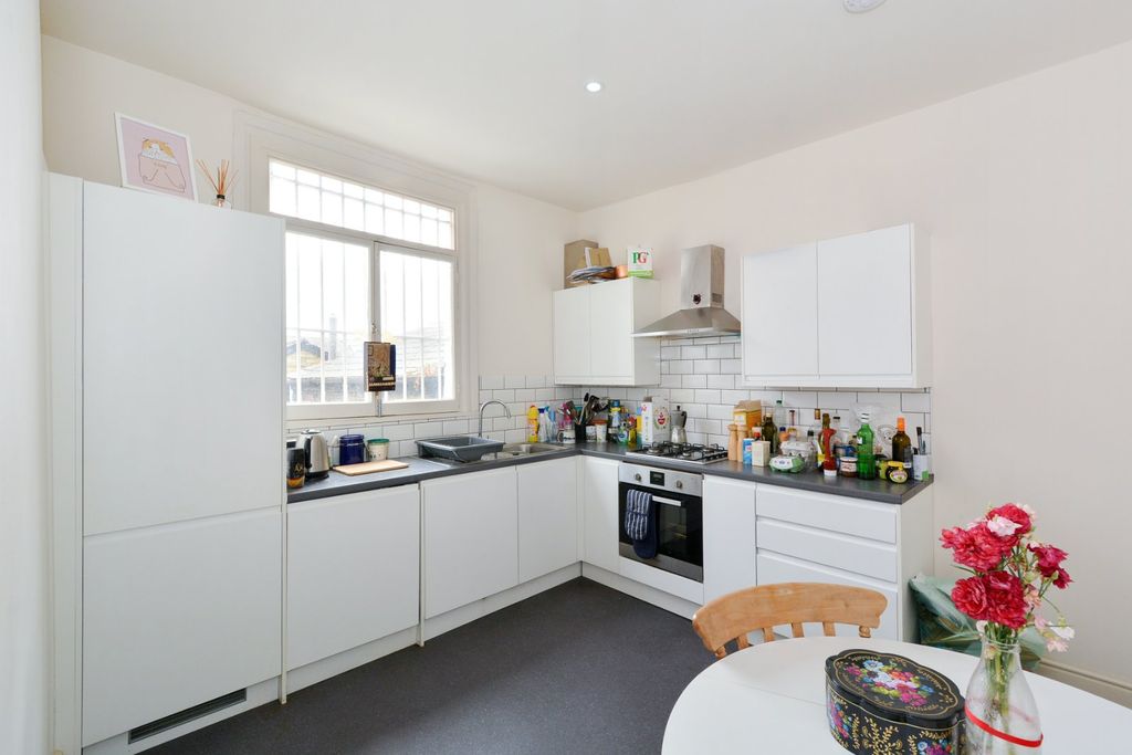 Property photo 2 of 11 Kitchen
