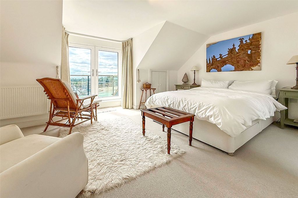 Additional image 7 of 3 bed semi-detached house for salePier Road, Littlehampton, West Sussex BN17
