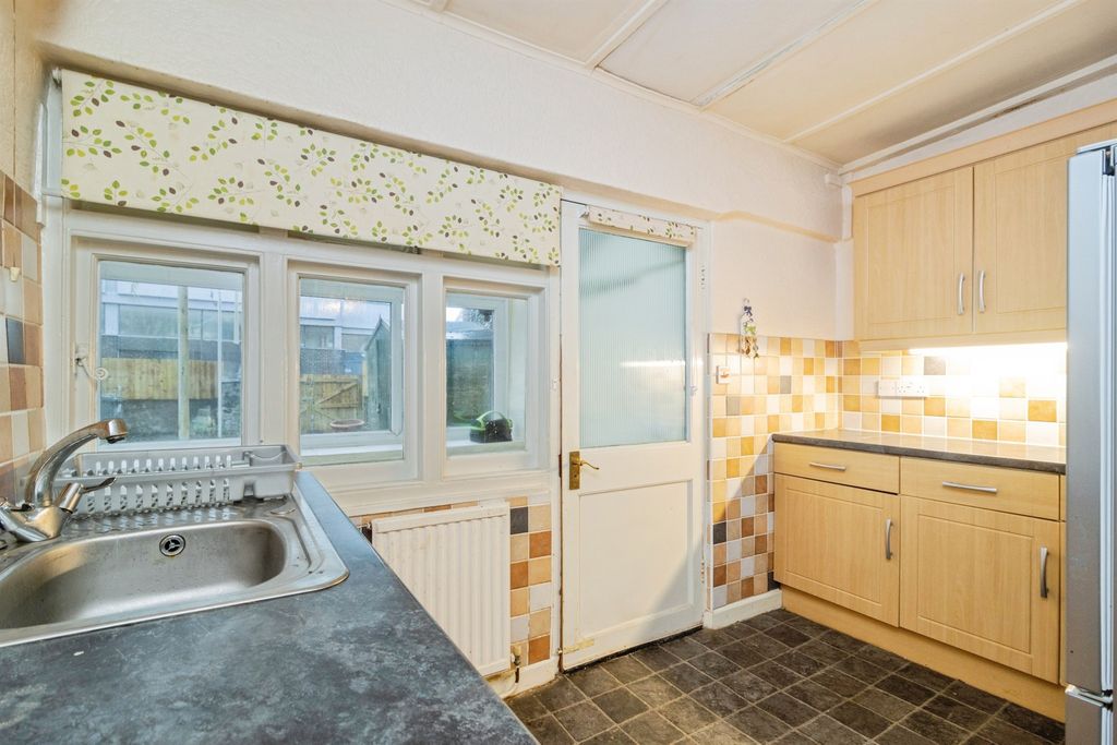 Property photo 2 of 24