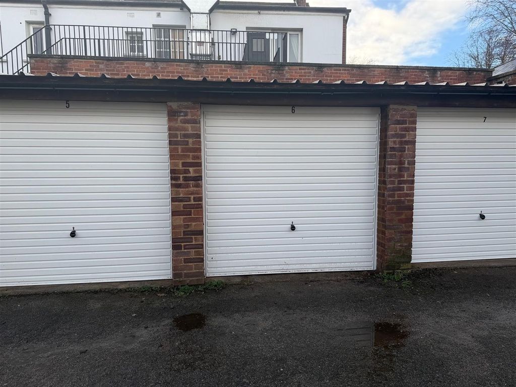 Property photo 1 of 1 Garages.Jpg