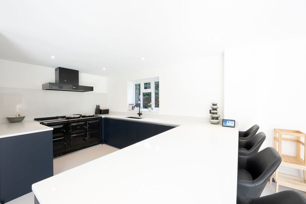 Property photo 3 of 46