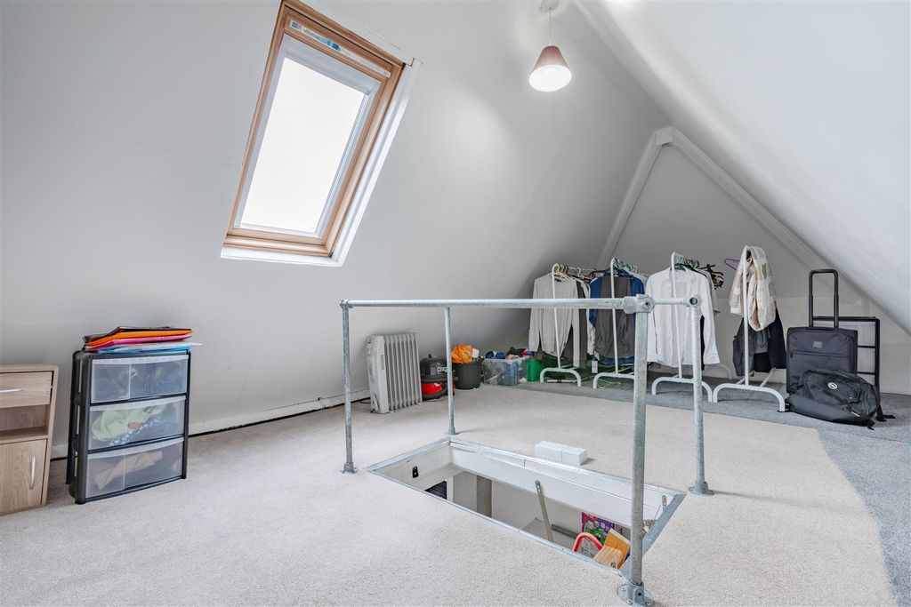 Property photo 3 of 10 Loft Space