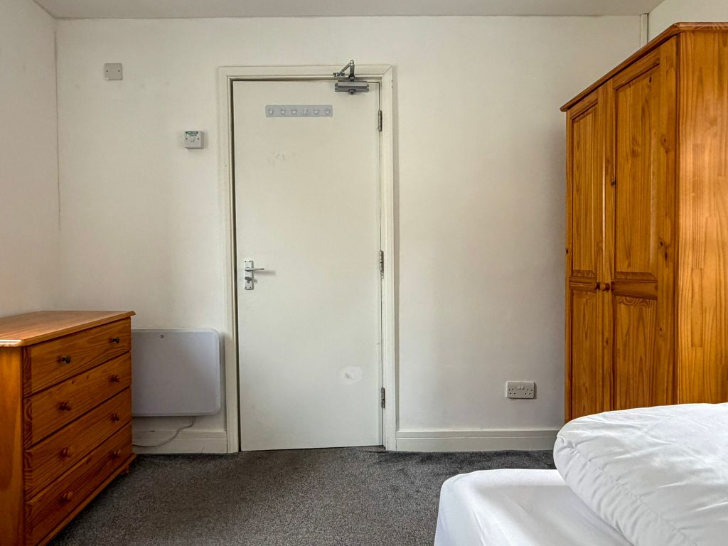 Property photo 2 of 8 Room