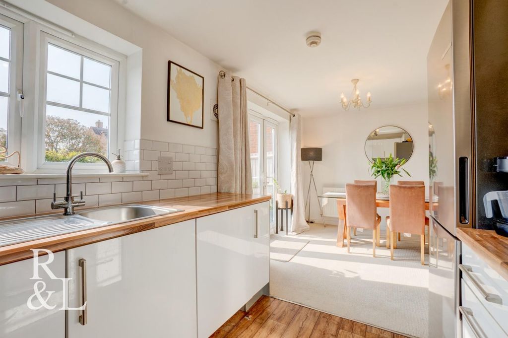 Property photo 3 of 25 11 Morley (7).Jpg