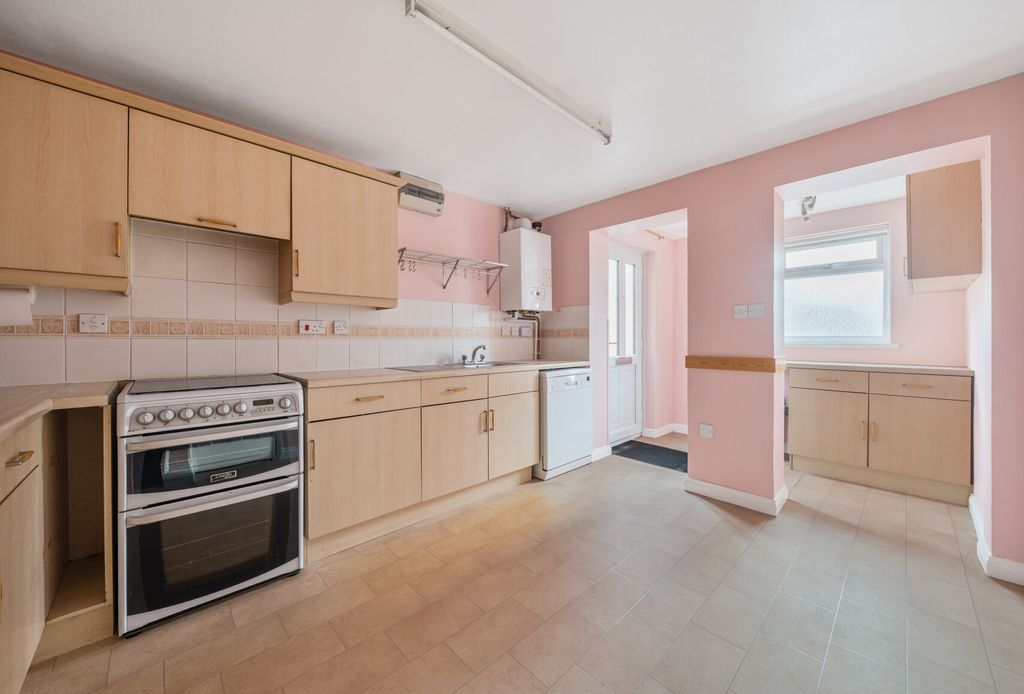 Property photo 3 of 16 1404957-13-697898...