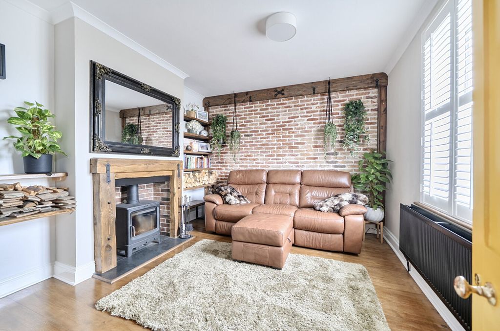 Property photo 3 of 25