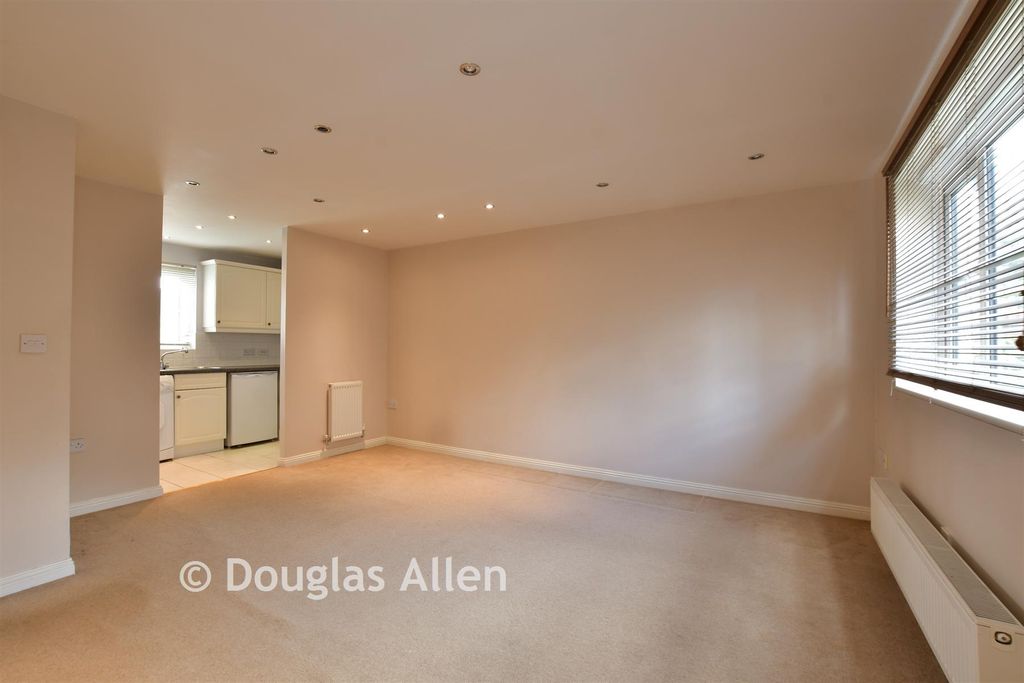Property photo 1 of 12 Lounge/Dining Room