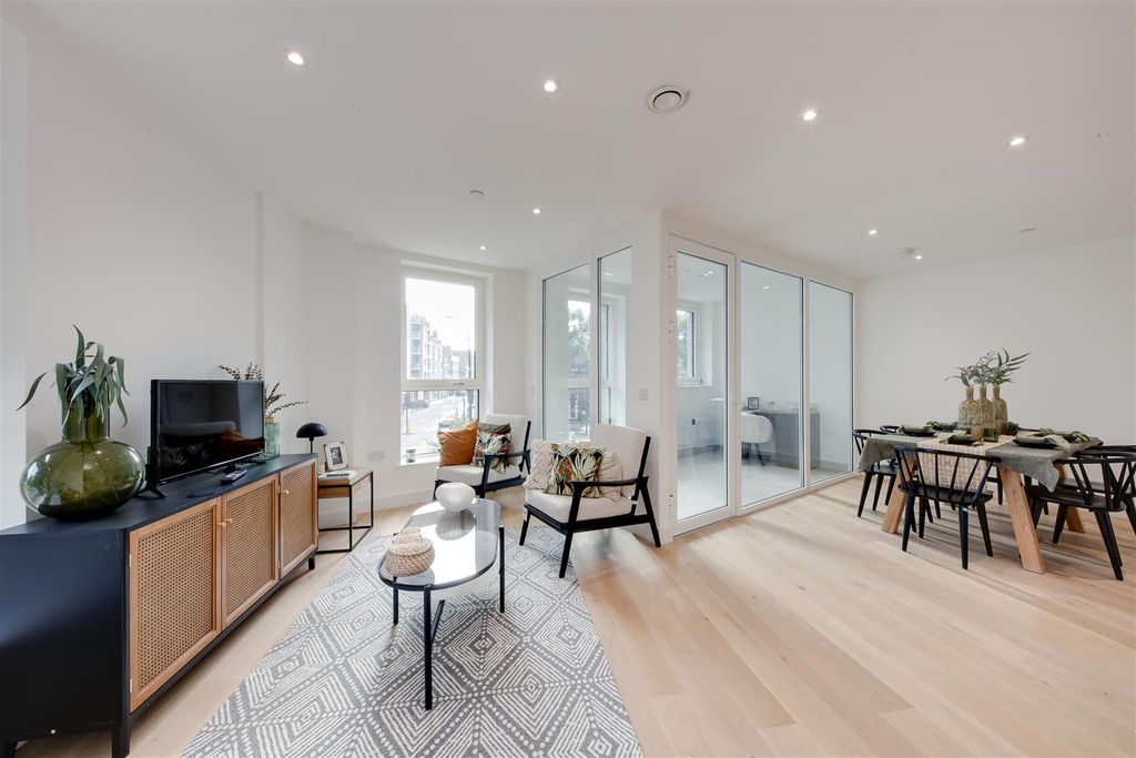 Property photo 2 of 19 Escapade Place.Jpg