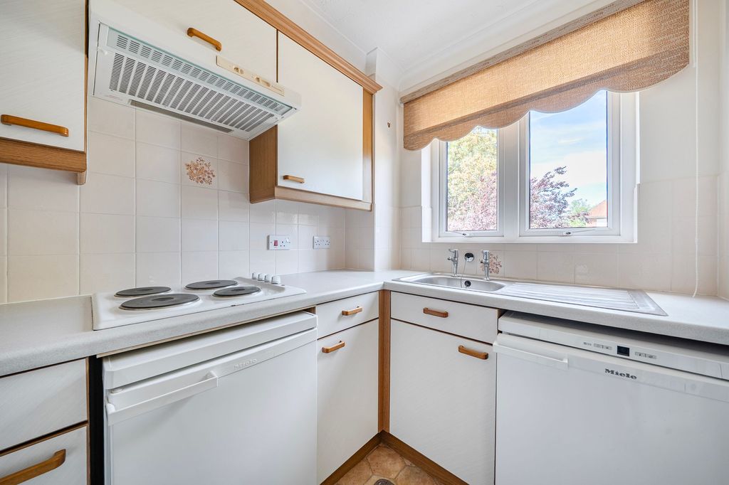 Property photo 3 of 19 Kitchen