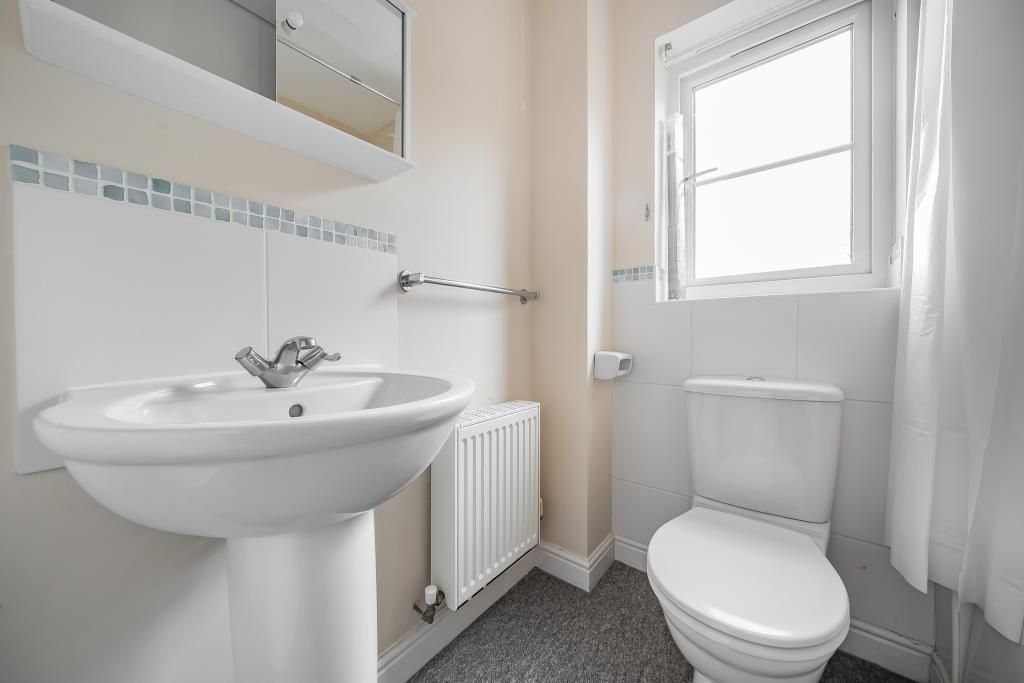 Property photo 3 of 11 Bathroom