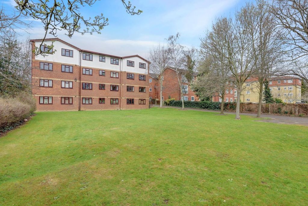 Property photo 2 of 14 14-7Be6Jhpropworld - 10 Wakefield Court - 40-Mediu