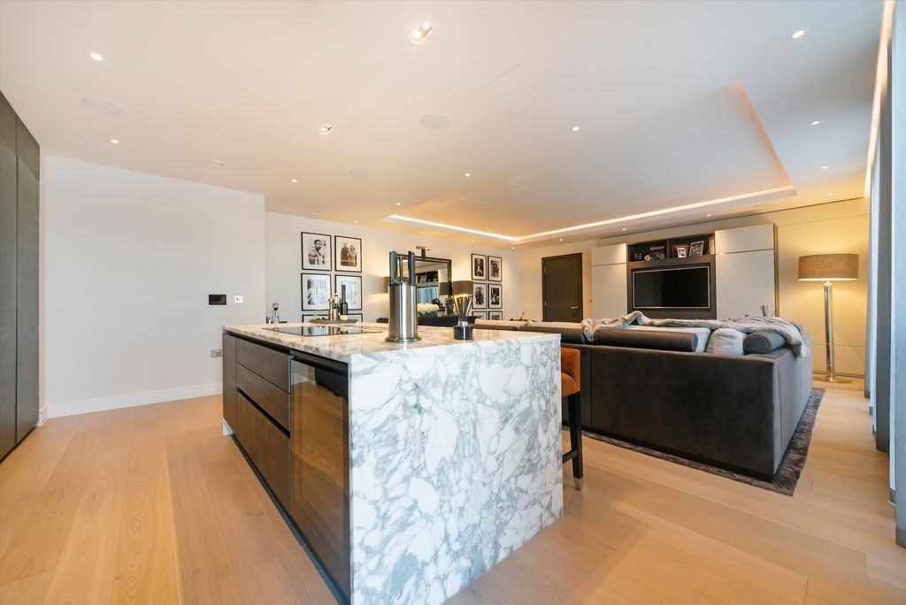 Property photo 2 of 19 Image