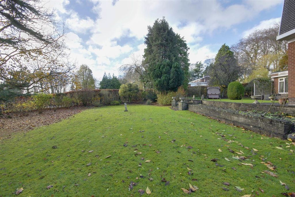 Property photo 2 of 17 Outside