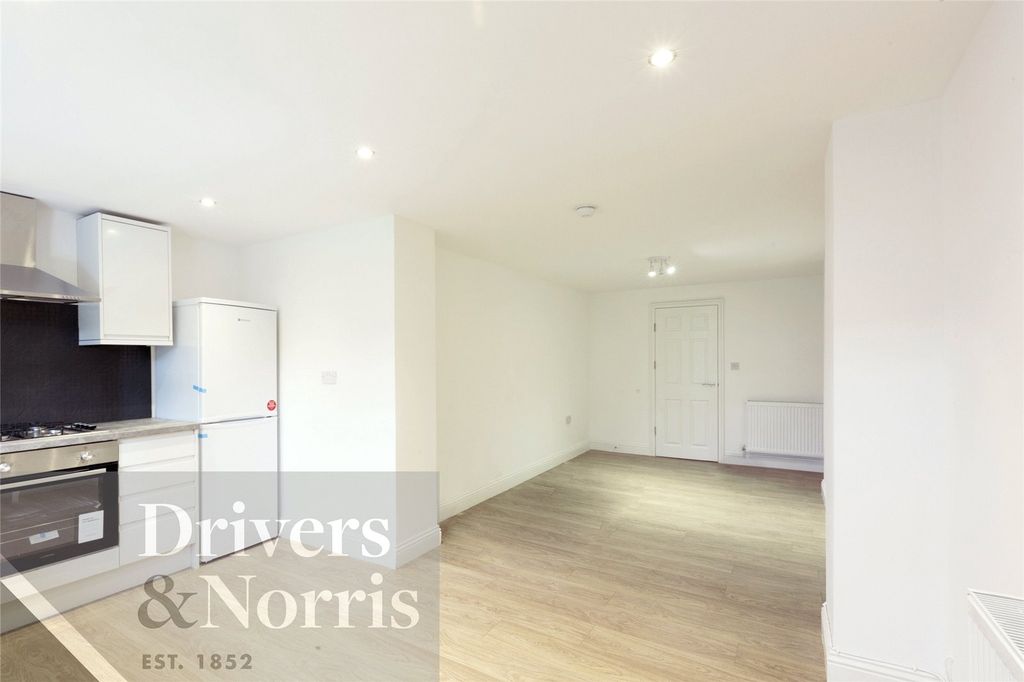 Property photo 3 of 6 Picture No. 10