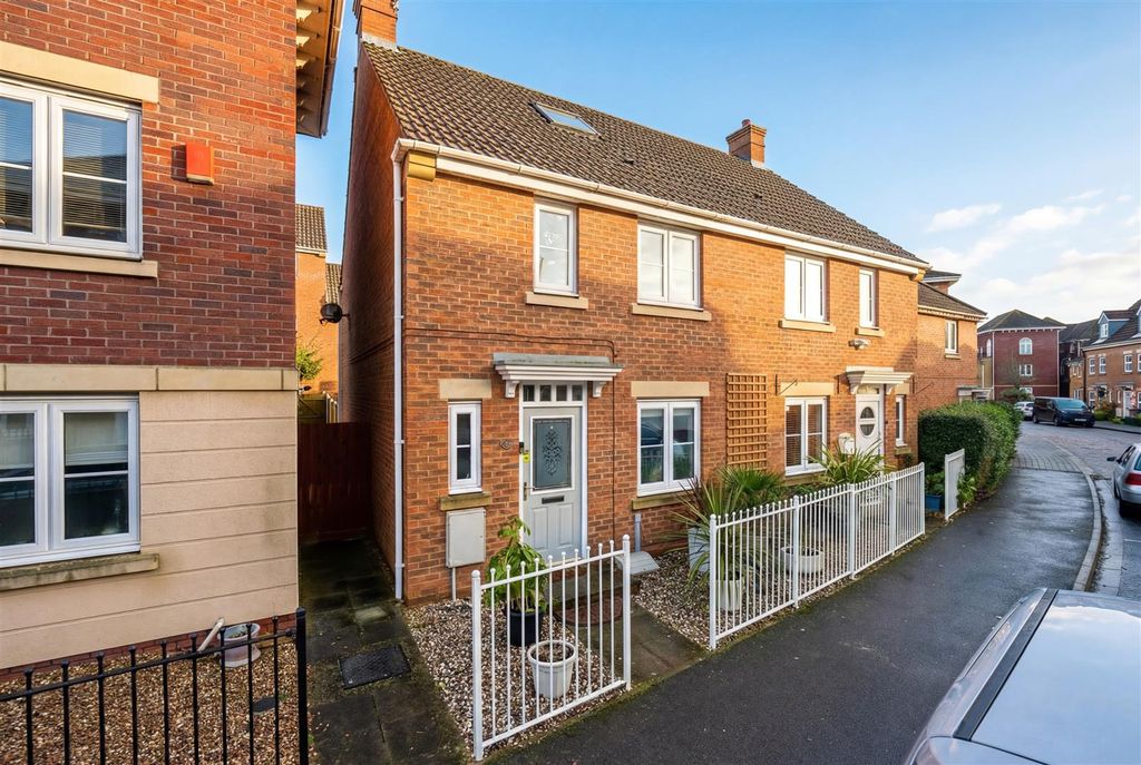 Property photo 2 of 21 Front