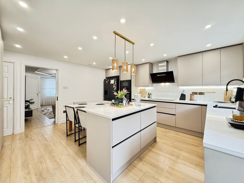 Property photo 2 of 27 4767355