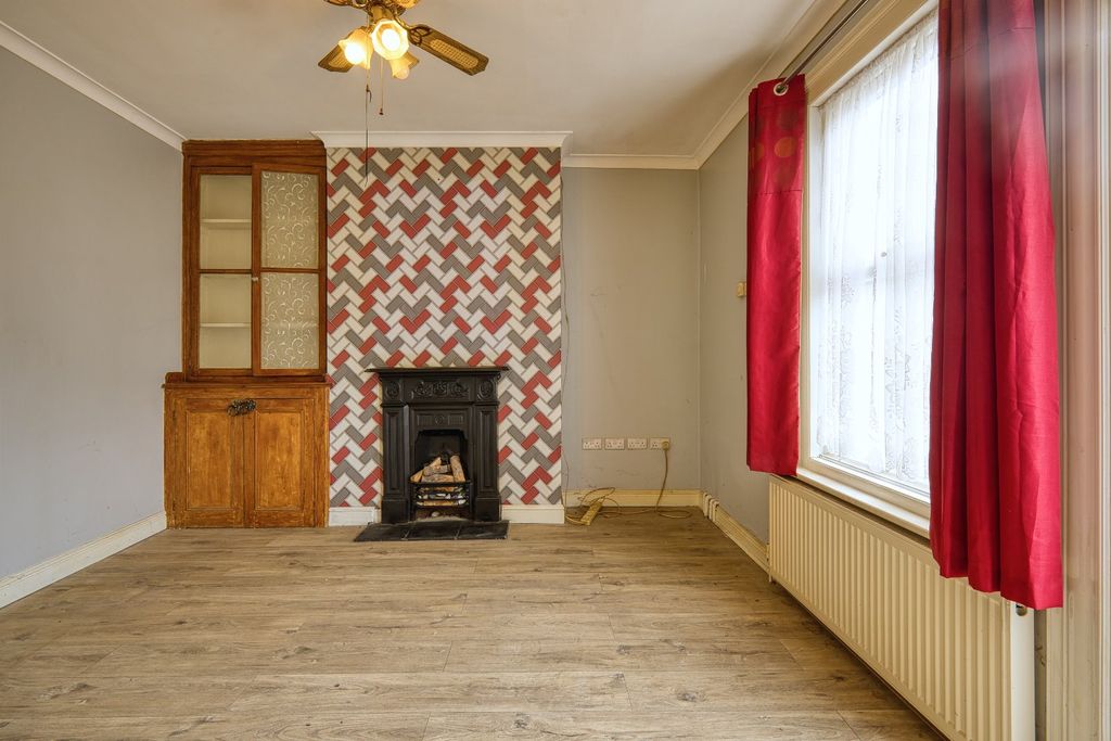 Property photo 3 of 15 Picture 3