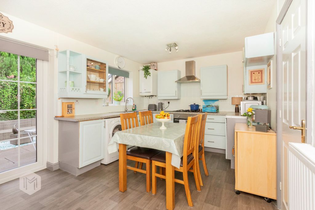 Property photo 2 of 32 Picture No. 30