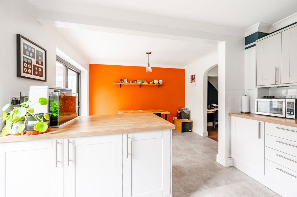 Property photo 2 of 22