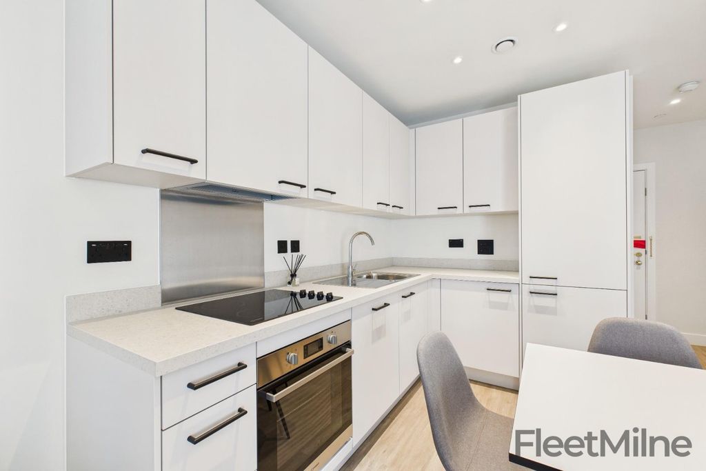 Property photo 3 of 14 Kitchen