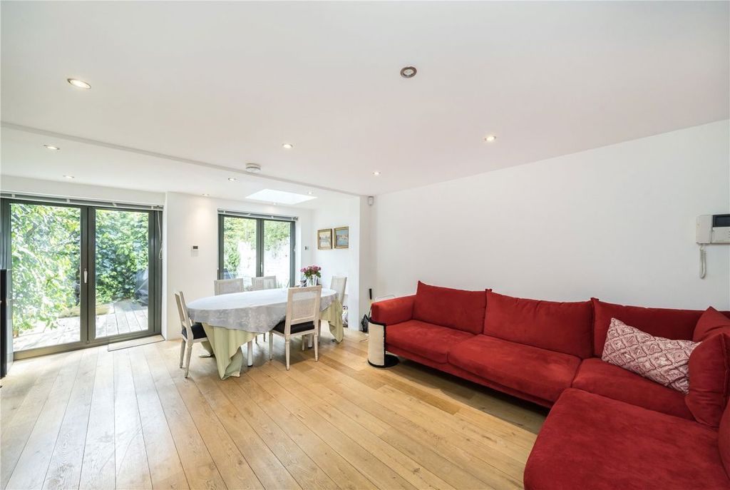 Property photo 3 of 11