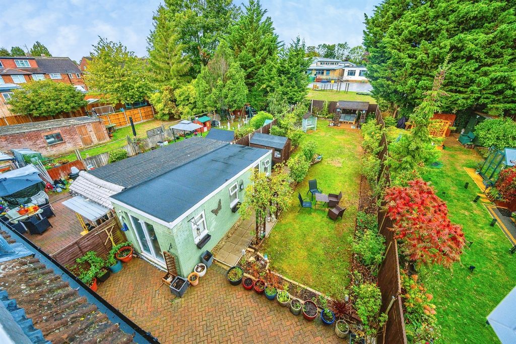 Property photo 2 of 21