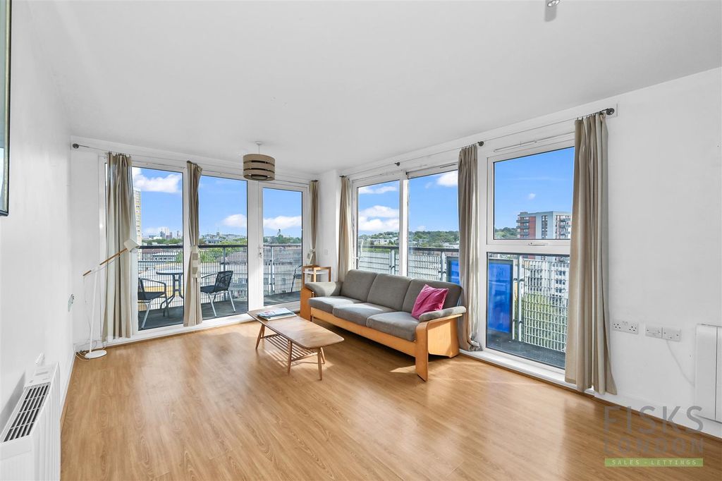 Property photo 1 of 9 40-1-Tarves-Way08.Jpg