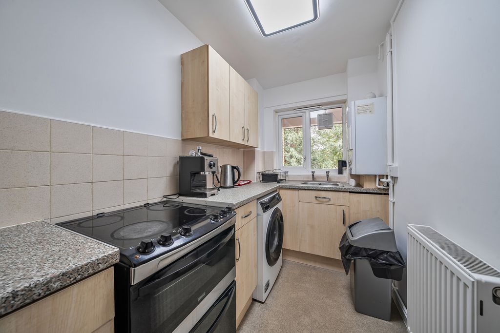 Property photo 3 of 18 Kitchen