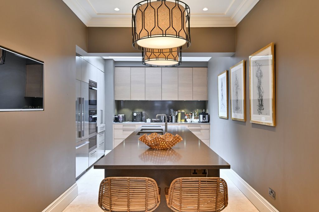 Property photo 3 of 30 Kitchen