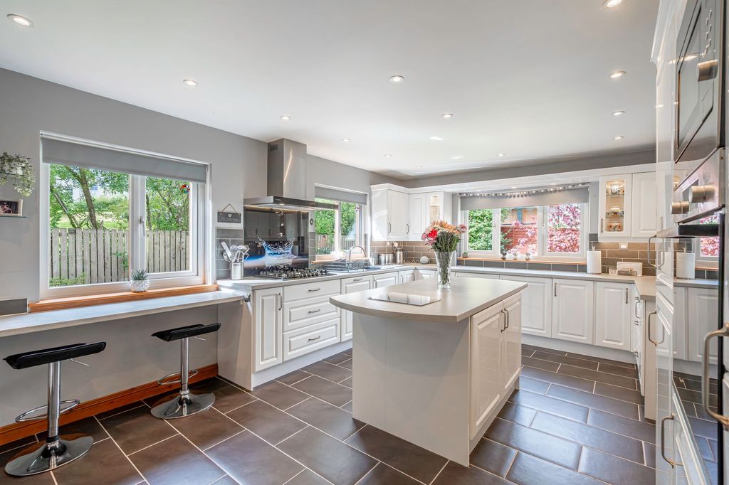 Property photo 3 of 24