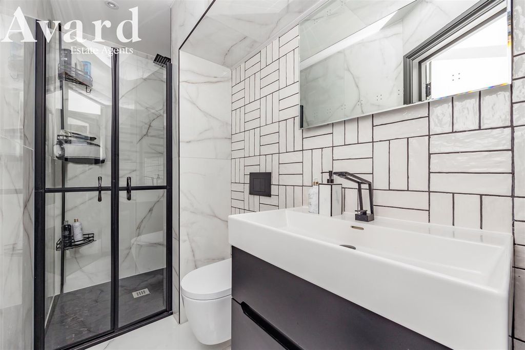 Property photo 2 of 23 Ditchling Rise, 96A-14.Jpg