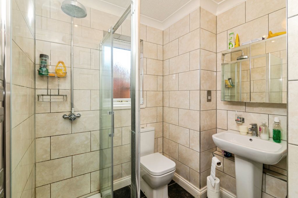 Property photo 2 of 20