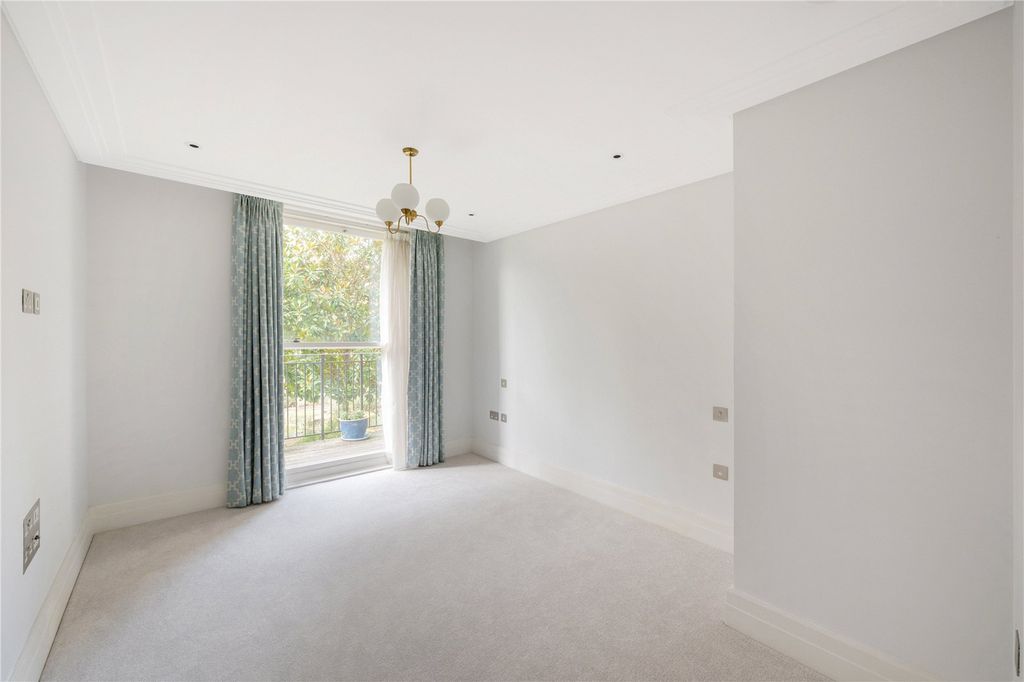 Property photo 2 of 34 Picture No. 10