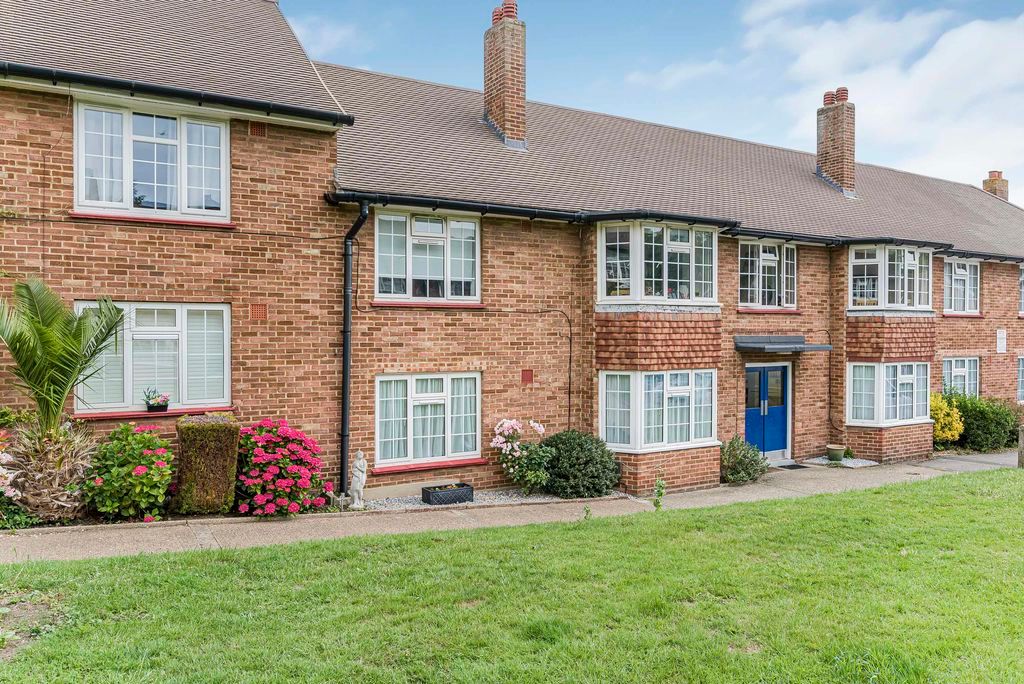 Property photo 1 of 18 External
