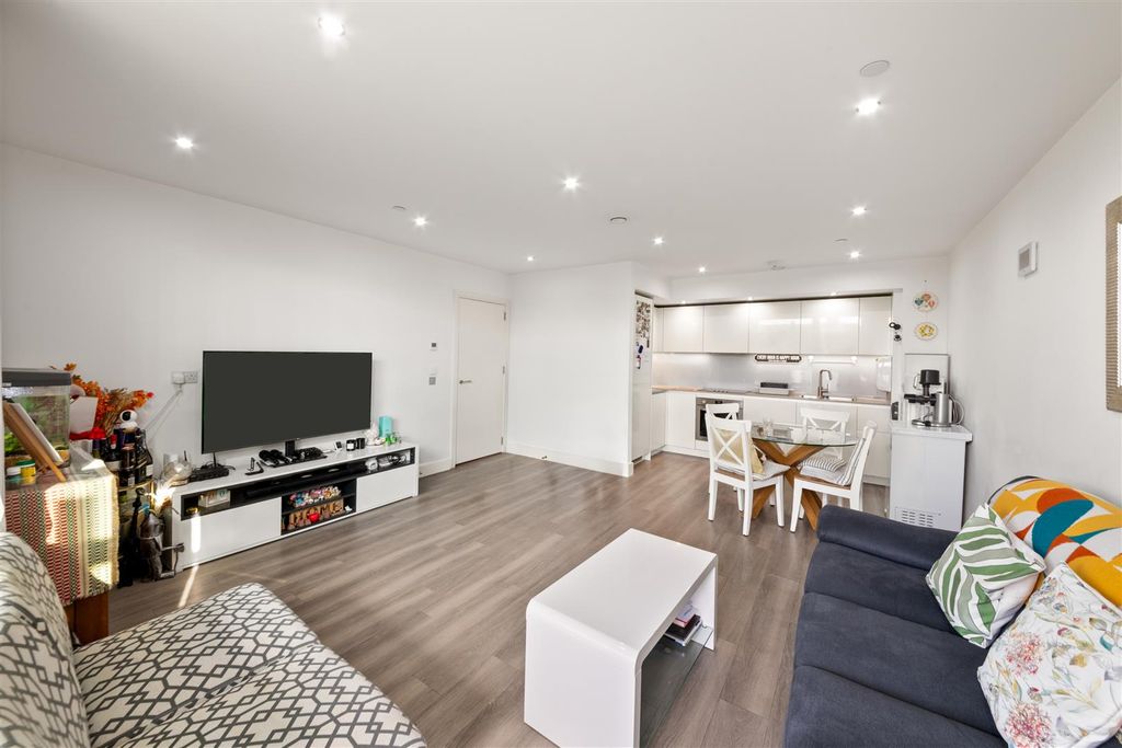 Property photo 2 of 11