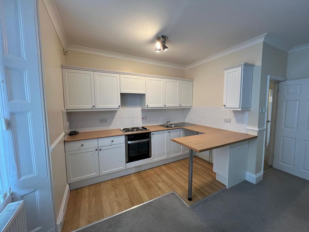 Property photo 3 of 6 Kitchen