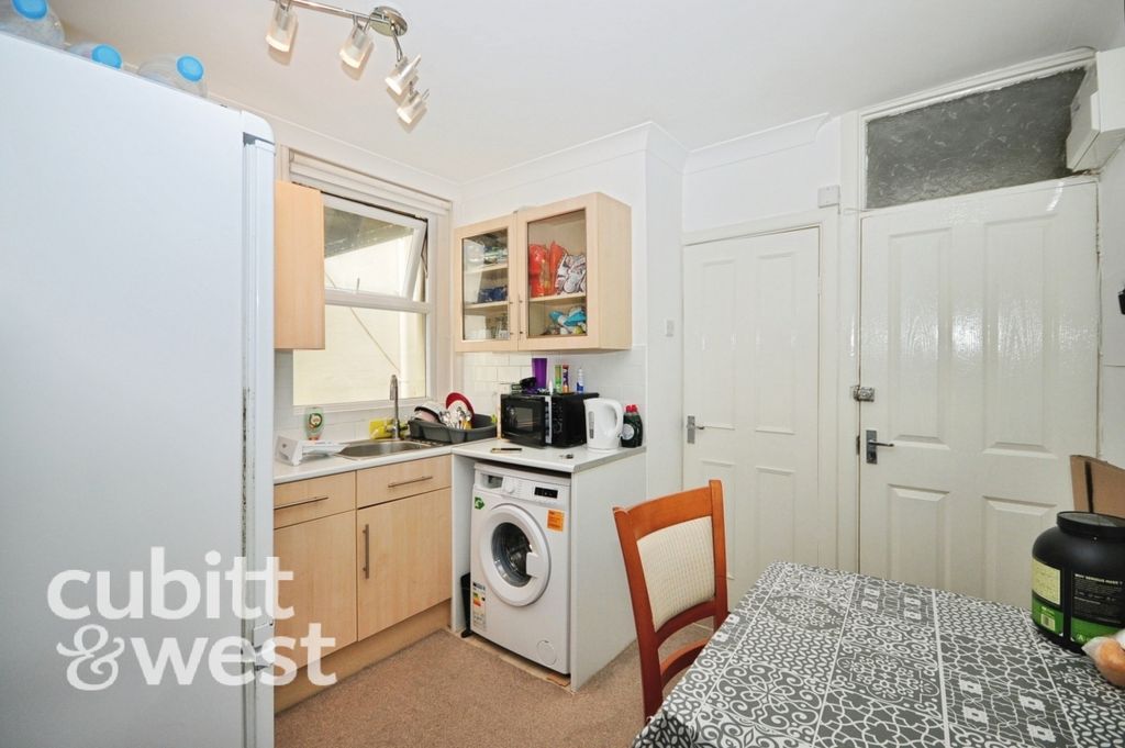 Property photo 1 of 5