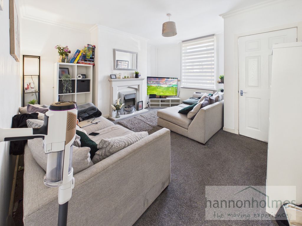 Property photo 3 of 16 Cam05283G0-Pr0163-Still001