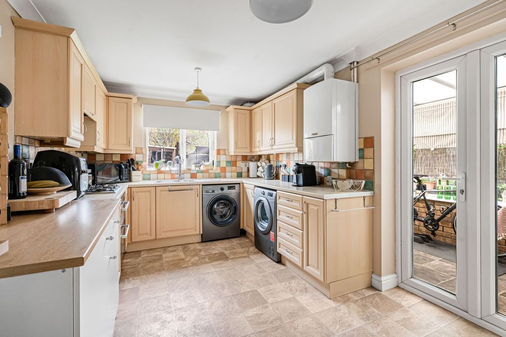 Property photo 2 of 26