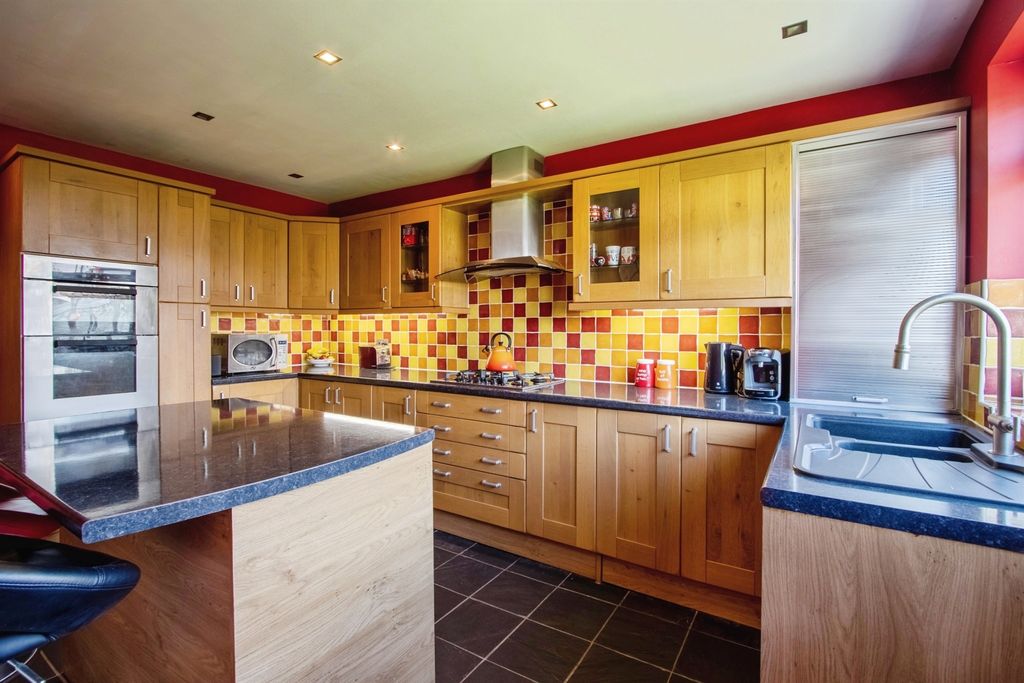 Property photo 3 of 15