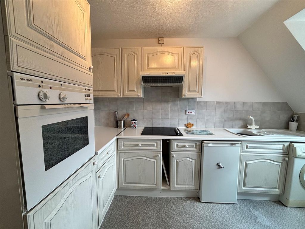 Property photo 3 of 12 Kitchen 1.Jpg