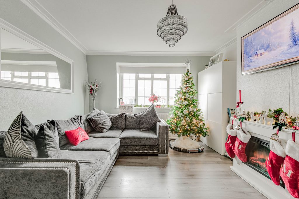 Property photo 2 of 12 42 Crown Point, Se19 (Brighter Edit) - 13