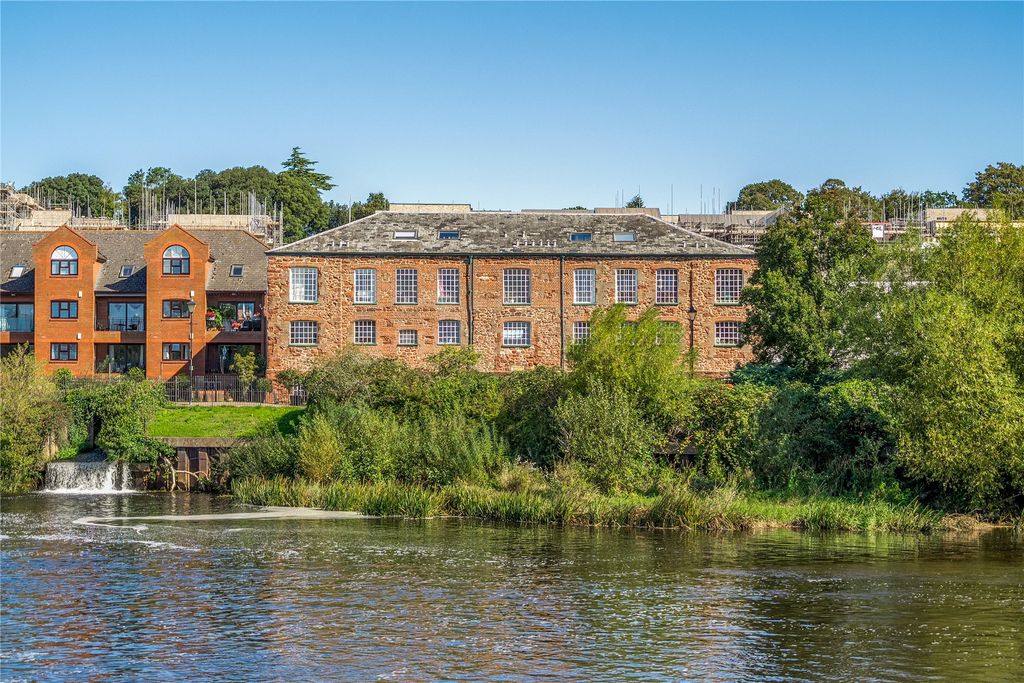 Property photo 3 of 14 External